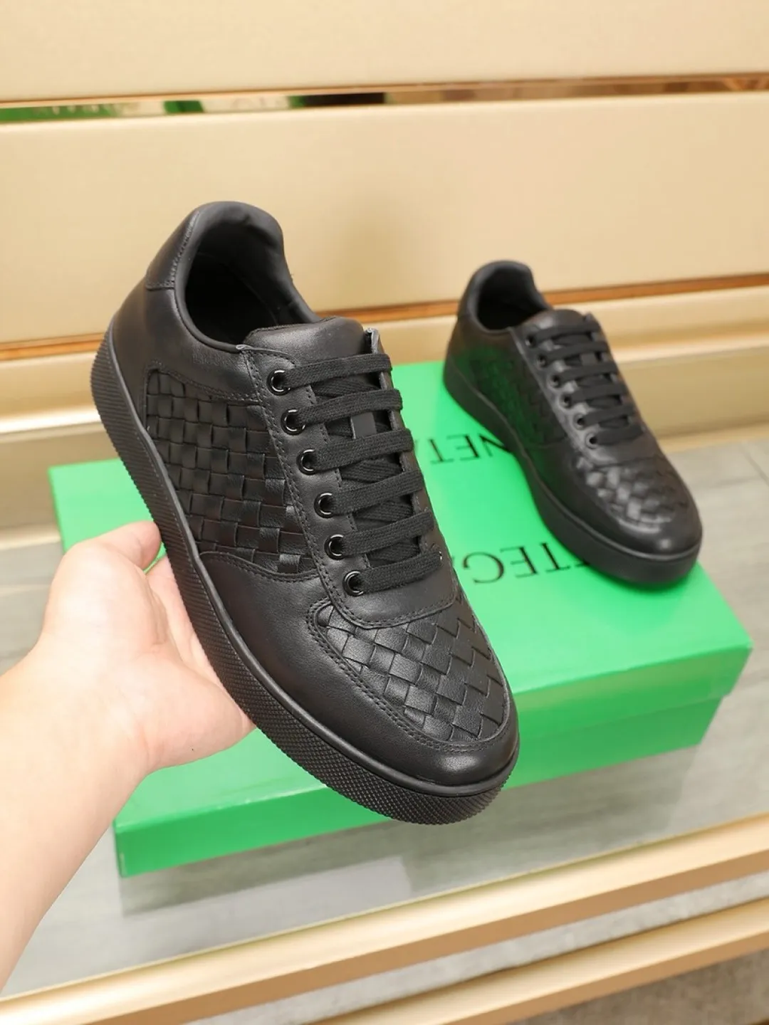 Men's Men's Shoes💰P 500💰【BV】Classic Casual Shoes🔍Winning the world's recognized top brand with details and creativity, the details highlight traditional hand stitching. The upper is made of original first-layer cowhide woven surface, and the cowhide lining is environmentally friendly. ♻️Does not fade. 💪Sole: Rubber original outsole specially provided by the original factory. ⚠Can be entered and exited at will. Welcome to compare. ⚠Number of sizes: 38-45 (customized in 45)